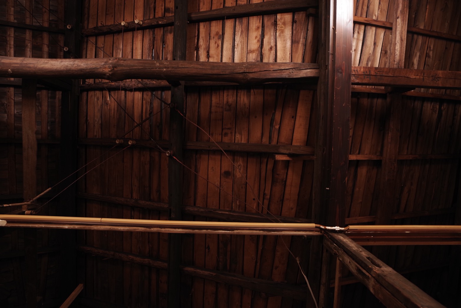 築100年ほどの長屋の2階にあります